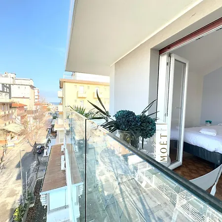 The Sea - 3 Minuti Dalla 2*