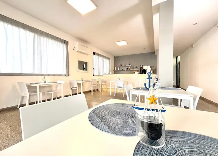 The Sea - 3 Minuti Dalla 2*