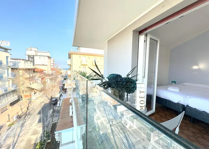 The Sea - 3 Minuti Dalla 2*